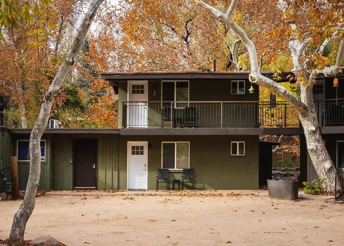 18 Creekside Retreat *